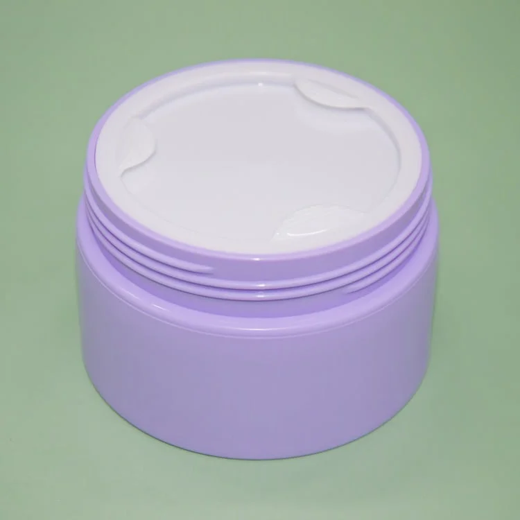 The liner of the 4 oz cosmetic jars