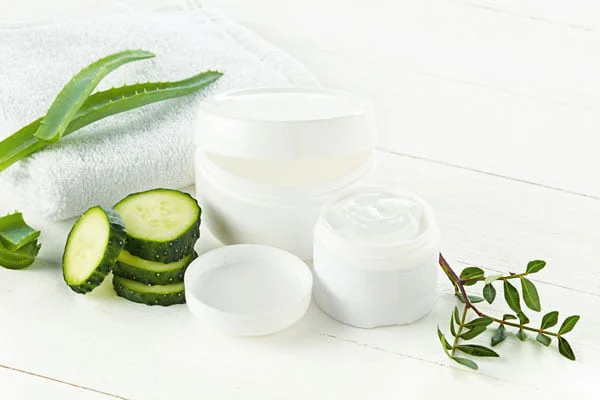 pots de crème pour le visage