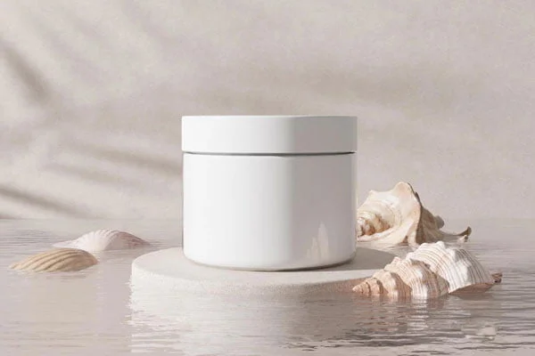 pots de crème cosmétique pour le visage