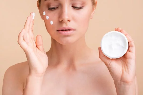 pots de crème pour le visage