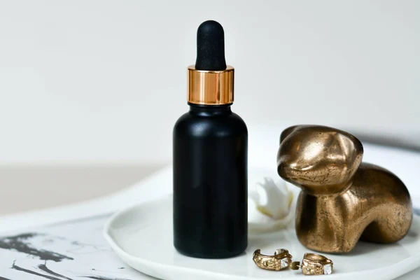 black dropper bottle with gold cap black dropper bottle with gold cap
