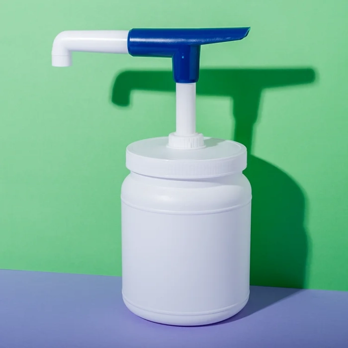 UKM30 - blue 15ml condiment sauce pump with 1750ml pe bottle - 1