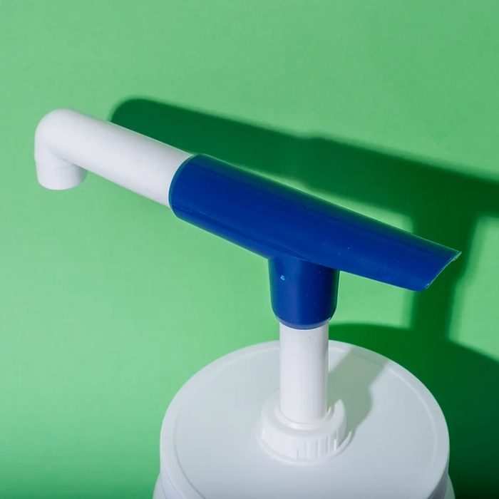 UKM30 - blue 15ml condiment sauce pump with 1750ml pe bottle - 3