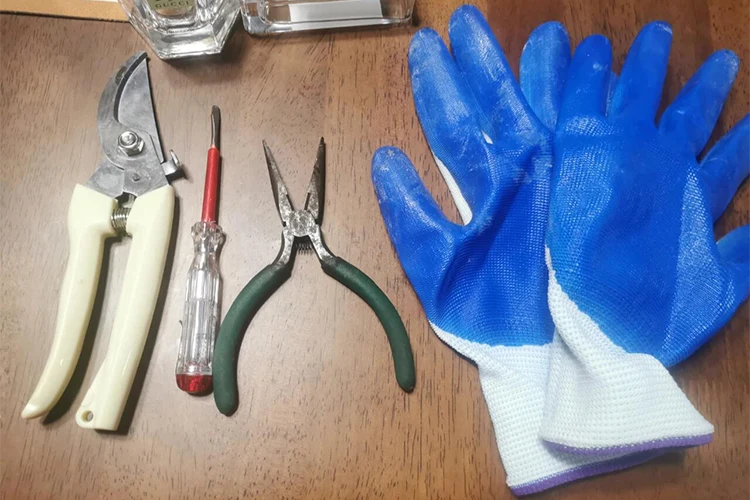 tools to open a perfume bottle - 111