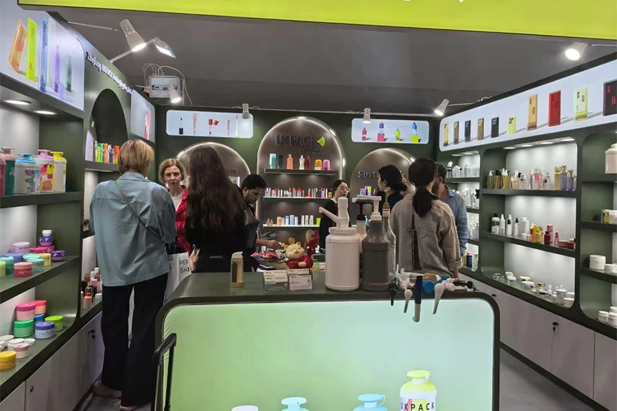 UKPACK booth in cosmoprof asia hong kong exhibition - 3