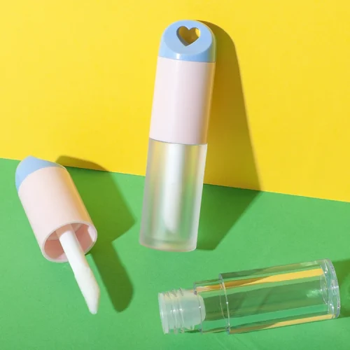 3.7ml PETG lip gloss tube with heart cap and doe-foot applicator - 1